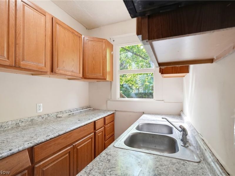 2200 E 81st Street, Cleveland, OH 44103 Photo 15