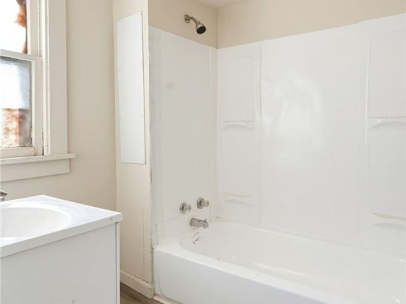 2200 E 81st Street, Cleveland, OH 44103 Photo 31