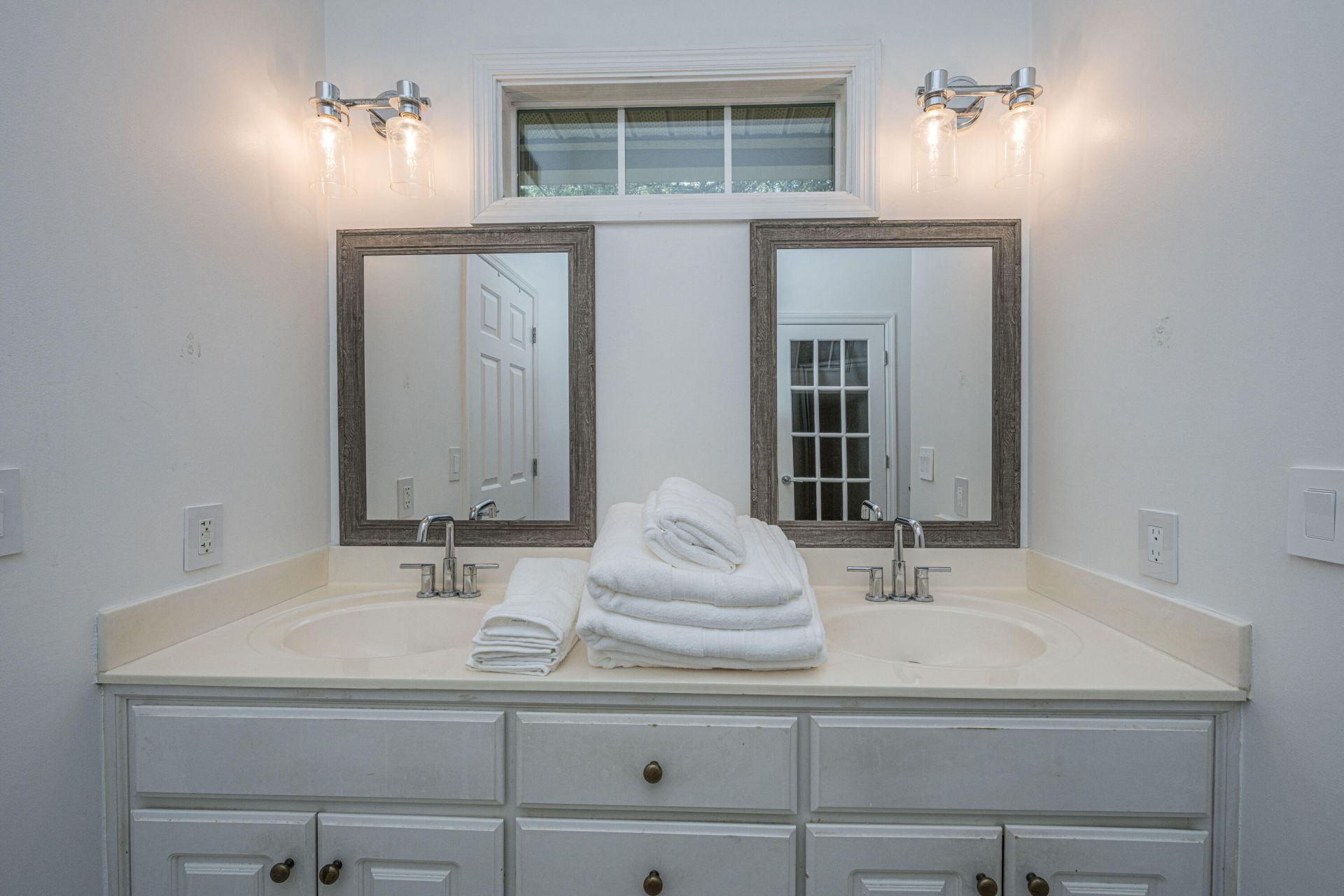 148 Southwold Circle Photo 32