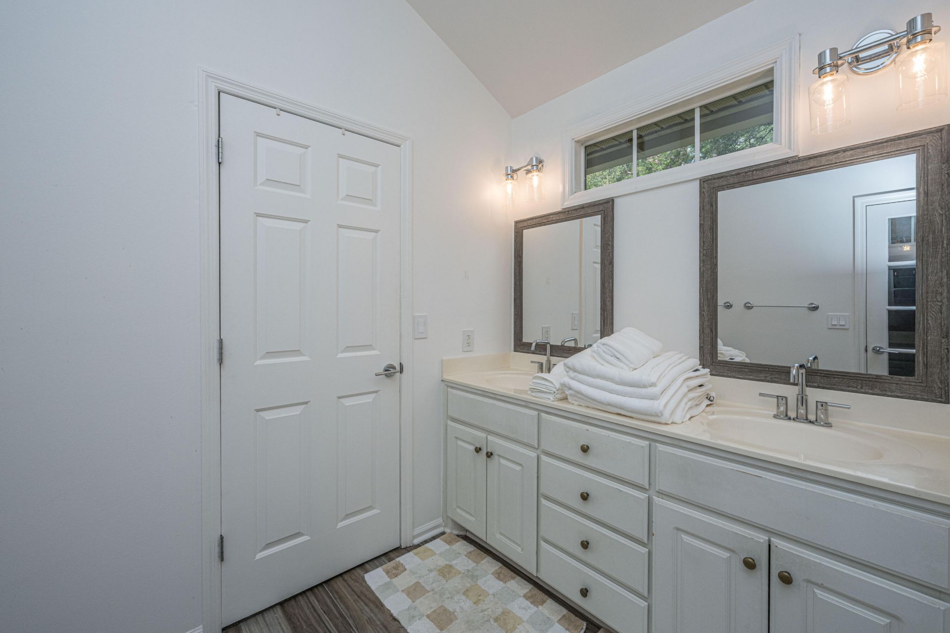 148 Southwold Circle Photo 33