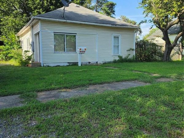 1005 E Elm Street , West Frankfort, IL 62896