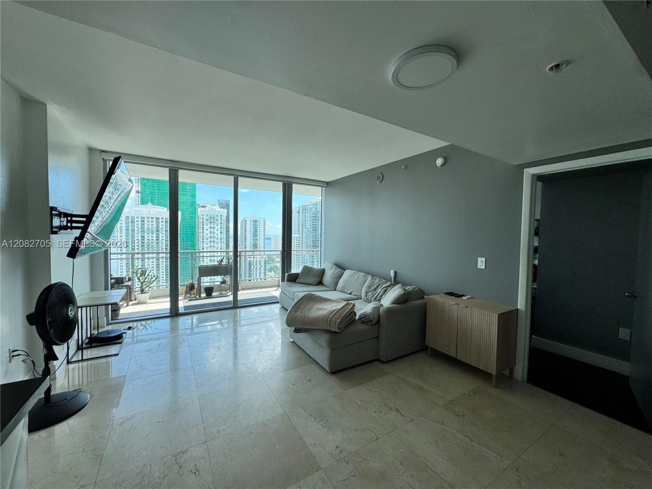 92 SW 3rd St, Unit 3811, Miami, FL 33130 Photo