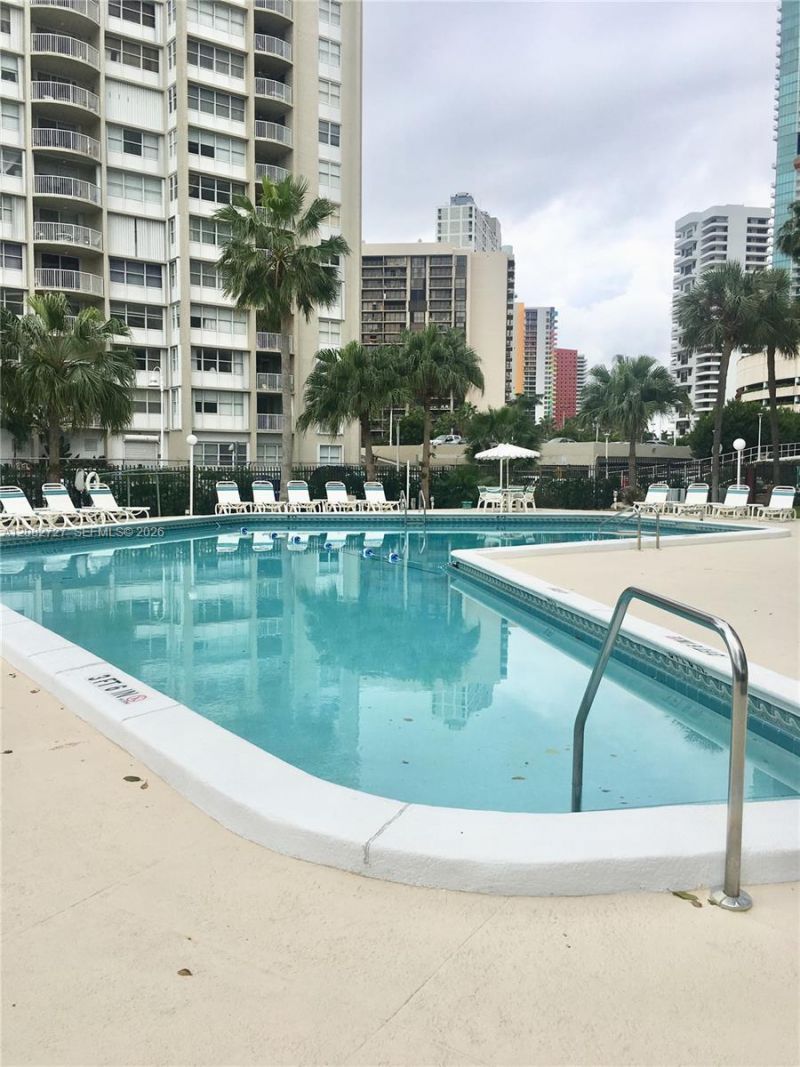 1408 Brickell Bay Dr , Unit 912, Miami, FL 33131 Photo