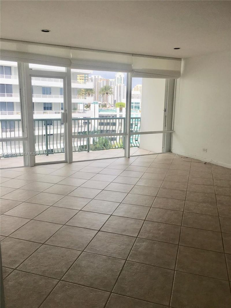 1408 Brickell Bay Dr , Unit 912, Miami, FL 33131 Photo