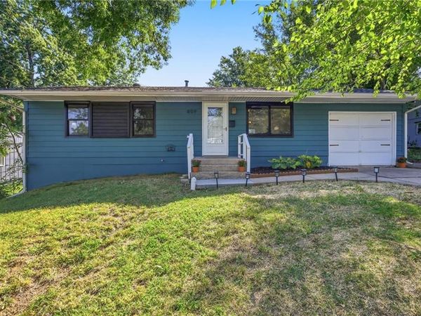 809 N POWAHATAN Drive, Independence, MO 64056
