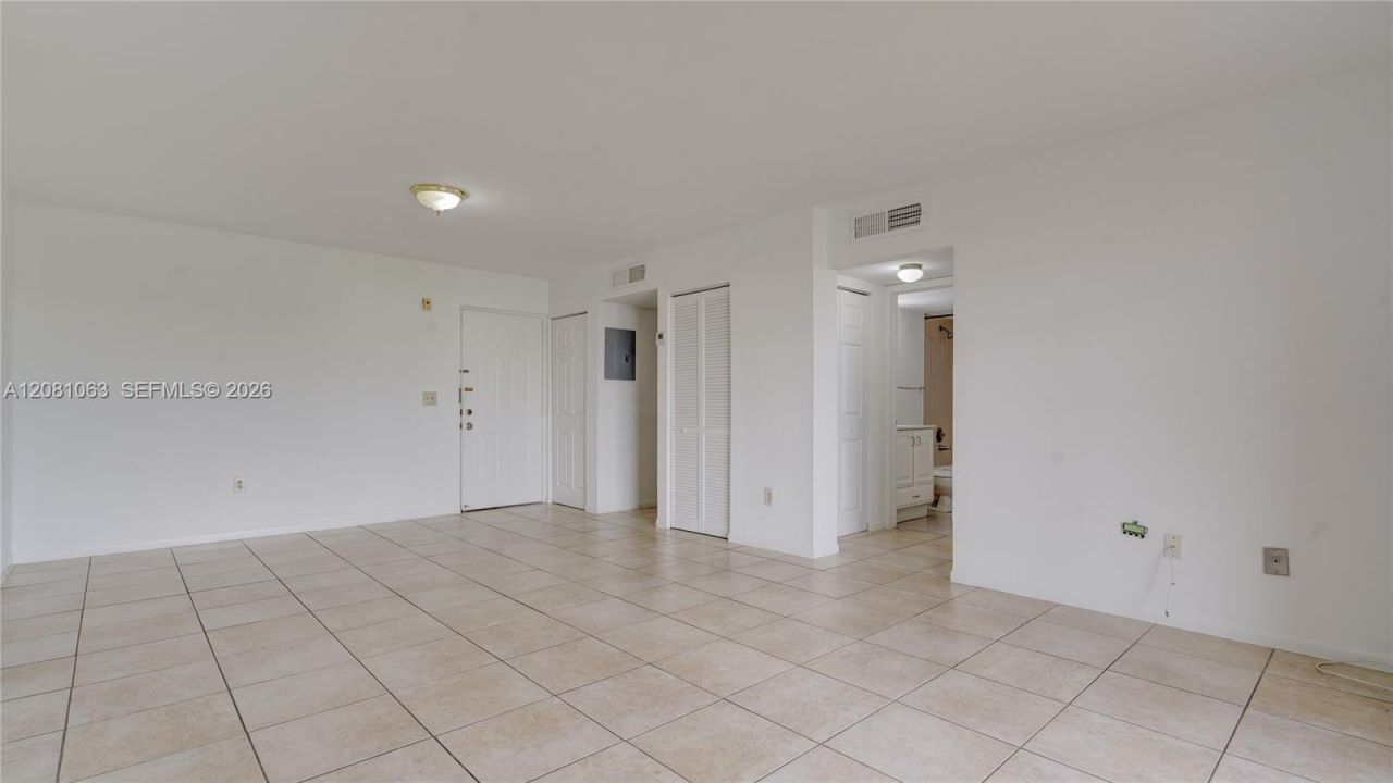 8260 SW 210th St, Unit 308, Cutler Bay, FL 33189 Photo