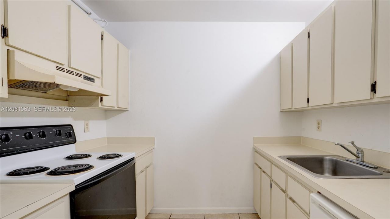 8260 SW 210th St, Unit 308, Cutler Bay, FL 33189 Photo