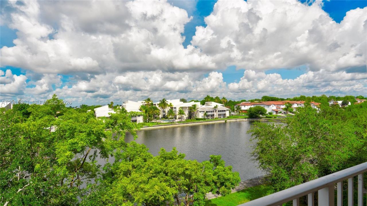 8260 SW 210th St, Unit 308, Cutler Bay, FL 33189 Photo