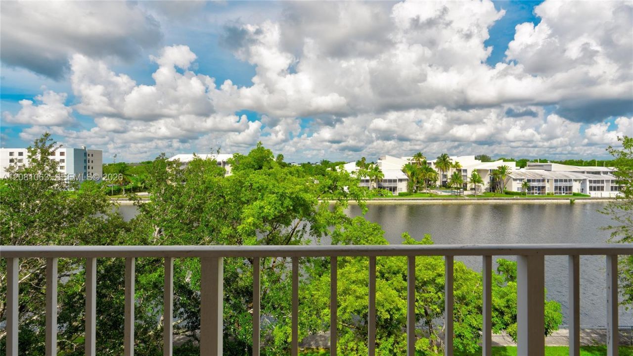 8260 SW 210th St, Unit 308, Cutler Bay, FL 33189 Photo