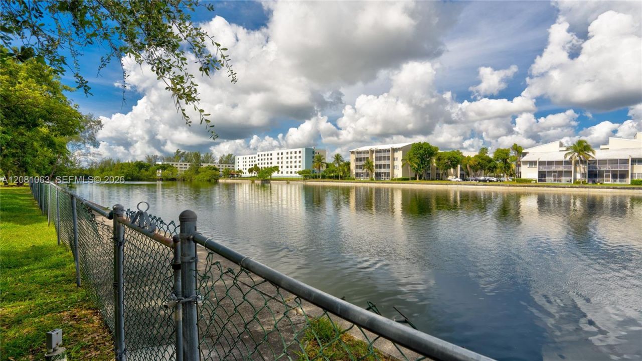 8260 SW 210th St, Unit 308, Cutler Bay, FL 33189 Photo