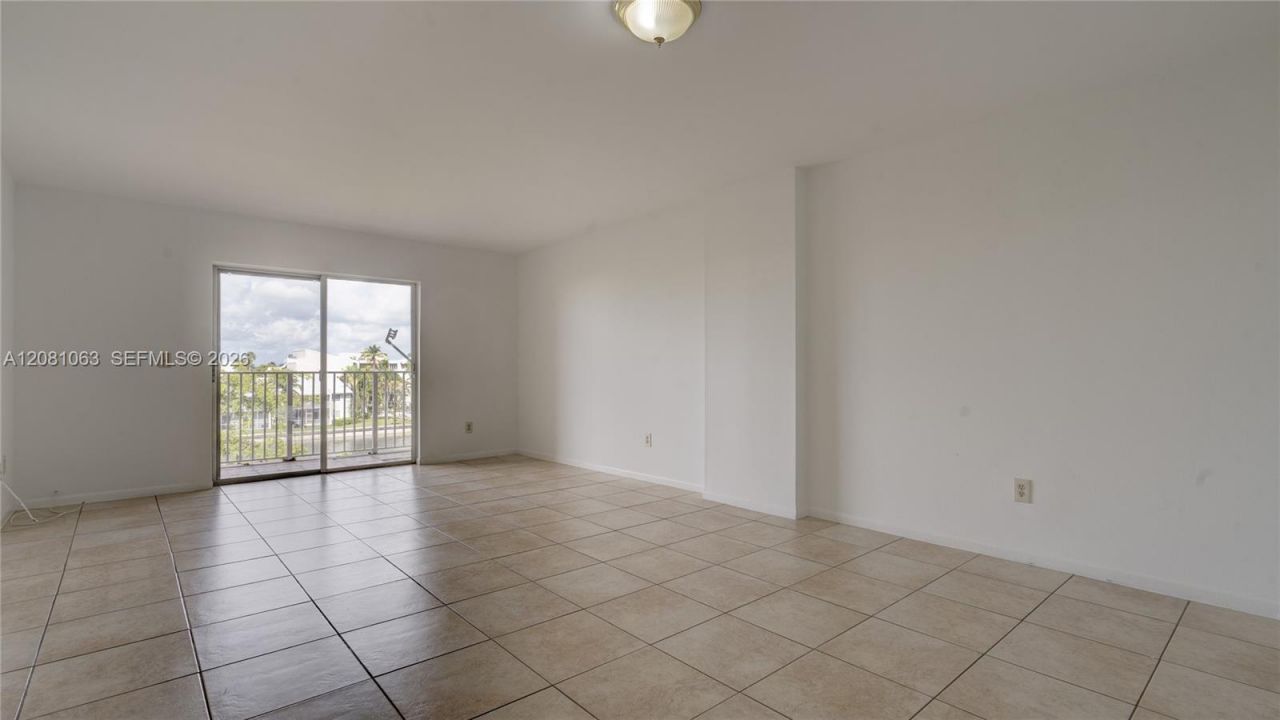 8260 SW 210th St, Unit 308, Cutler Bay, FL 33189 Photo