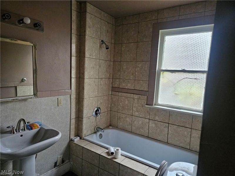 715 E 156th Street, Cleveland, OH 44110 Photo 9