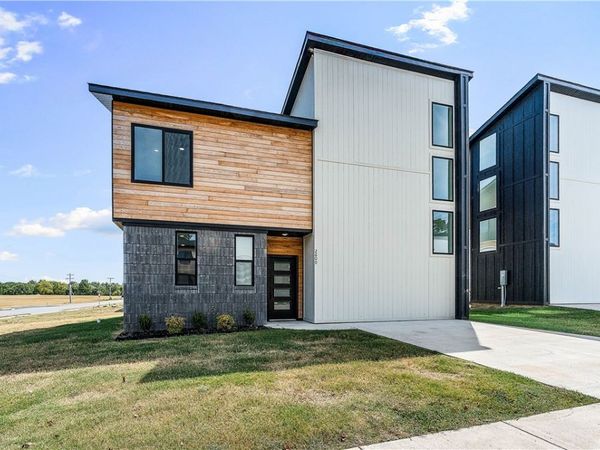 2600 W Bonnie Lane , Rogers, AR 72758