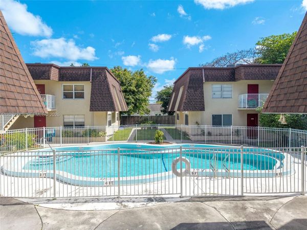 4524 SW 54th St, Unit 501-W, Dania Beach, FL 33314