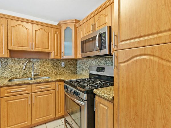 1300 W 47th Pl , Unit 223, Hialeah, FL 33012