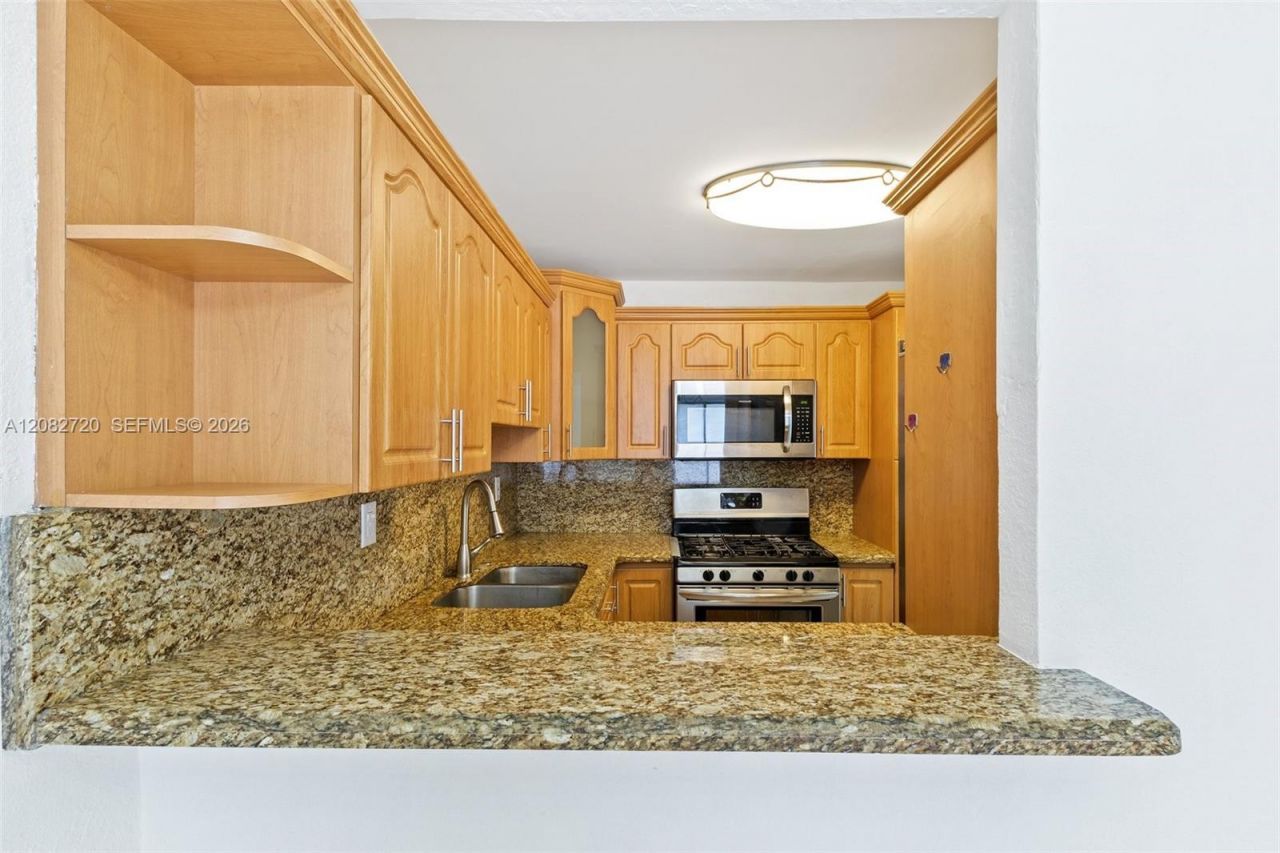 1300 W 47th Pl , Unit 223, Hialeah, FL 33012 Photo
