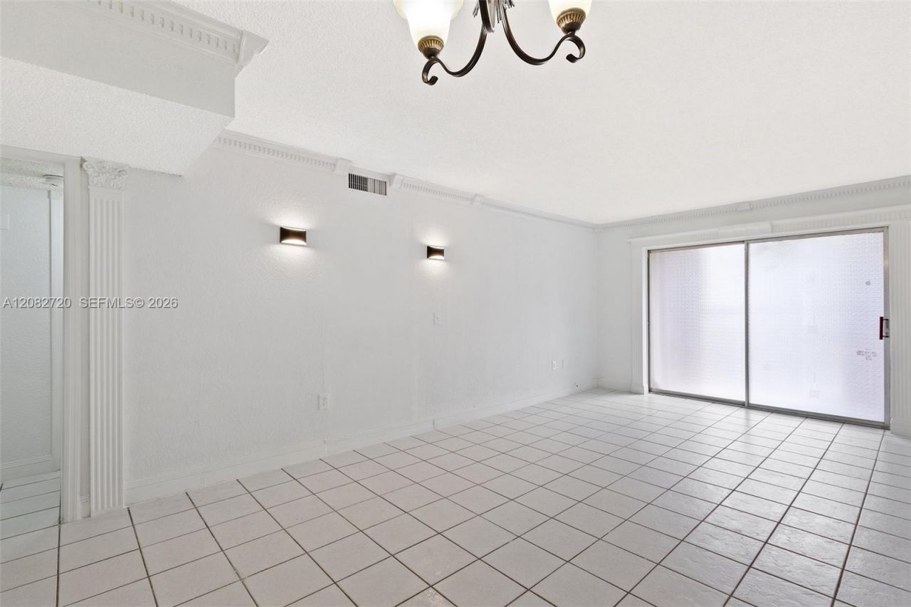 1300 W 47th Pl , Unit 223, Hialeah, FL 33012 Photo