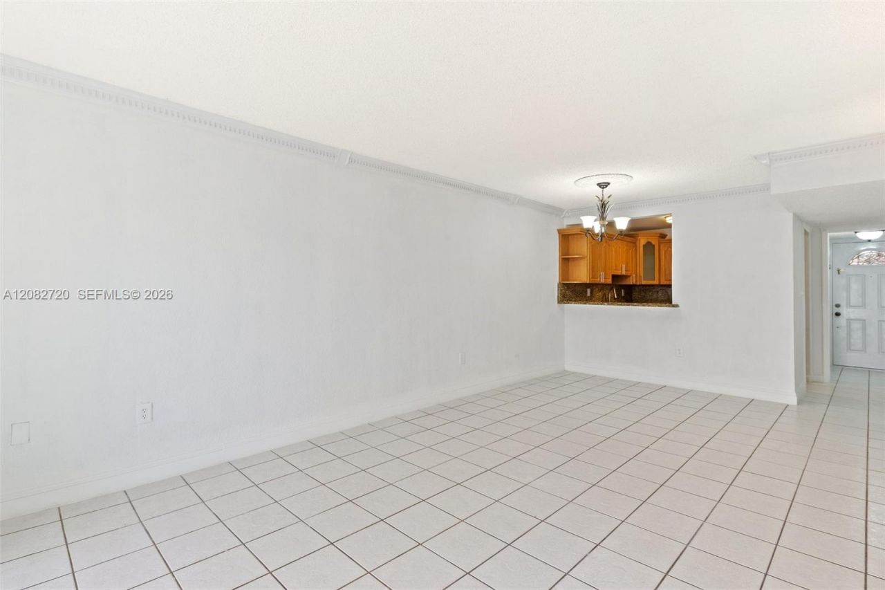1300 W 47th Pl , Unit 223, Hialeah, FL 33012 Photo