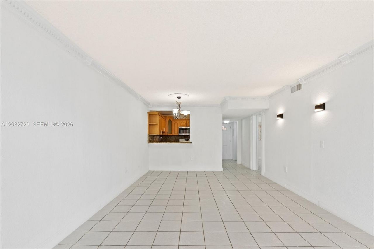 1300 W 47th Pl , Unit 223, Hialeah, FL 33012 Photo