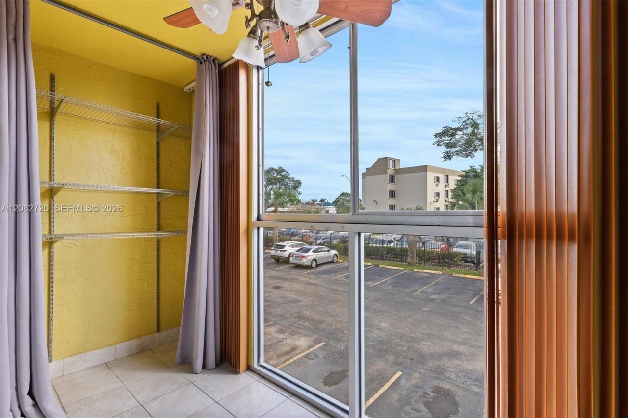 1300 W 47th Pl , Unit 223, Hialeah, FL 33012 Photo
