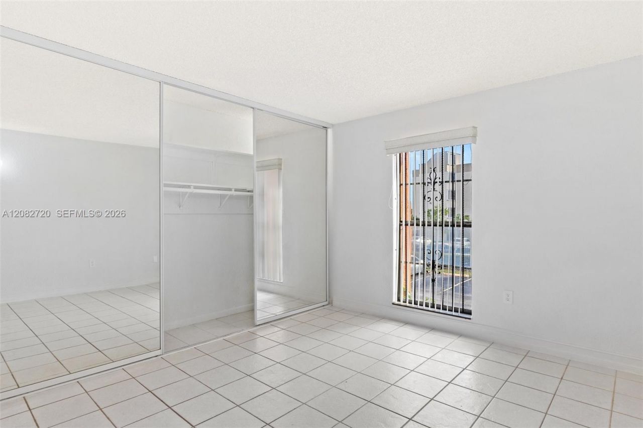 1300 W 47th Pl , Unit 223, Hialeah, FL 33012 Photo