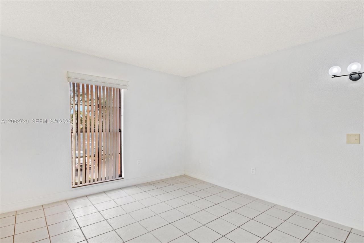 1300 W 47th Pl , Unit 223, Hialeah, FL 33012 Photo