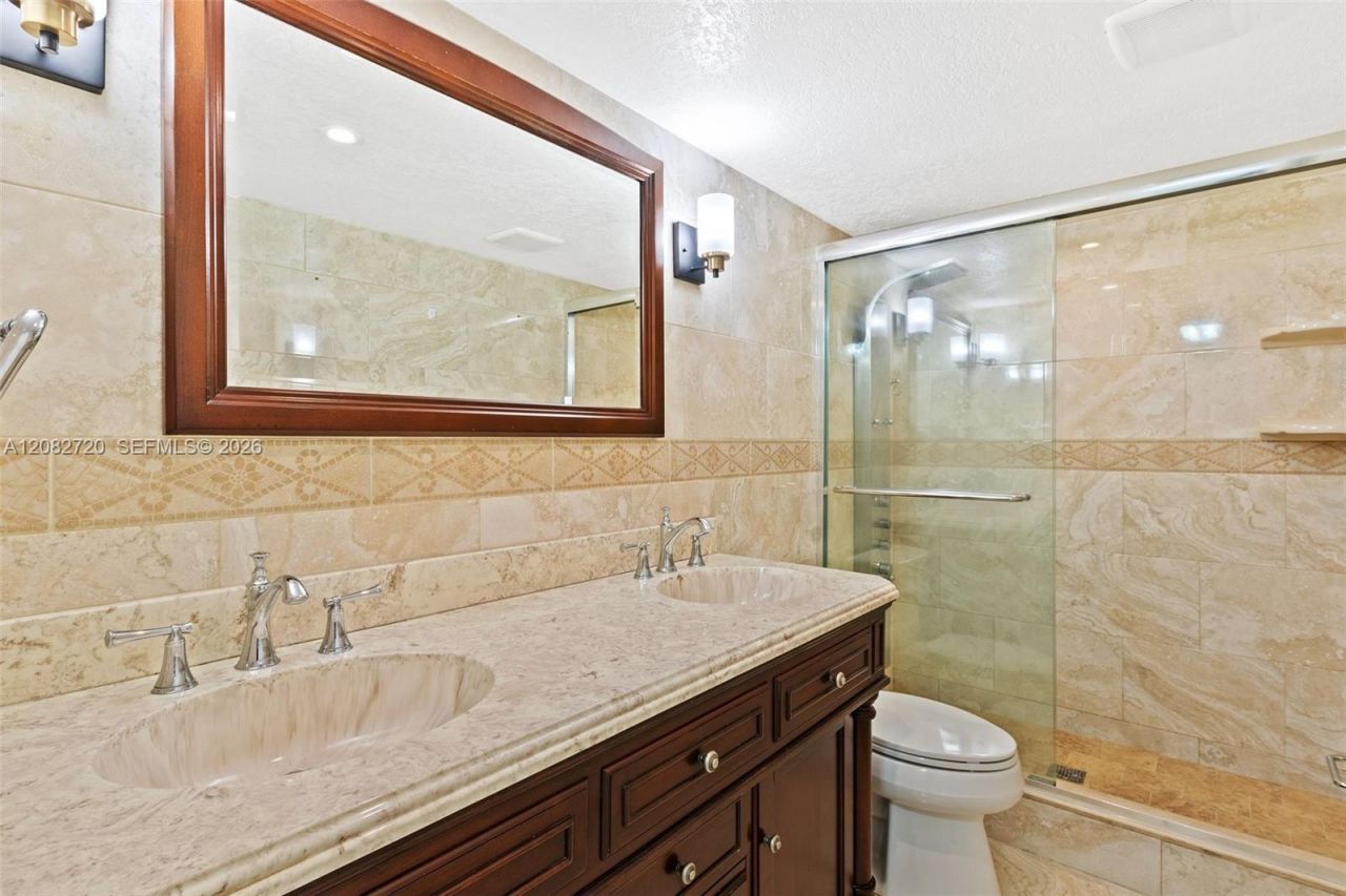 1300 W 47th Pl , Unit 223, Hialeah, FL 33012 Photo