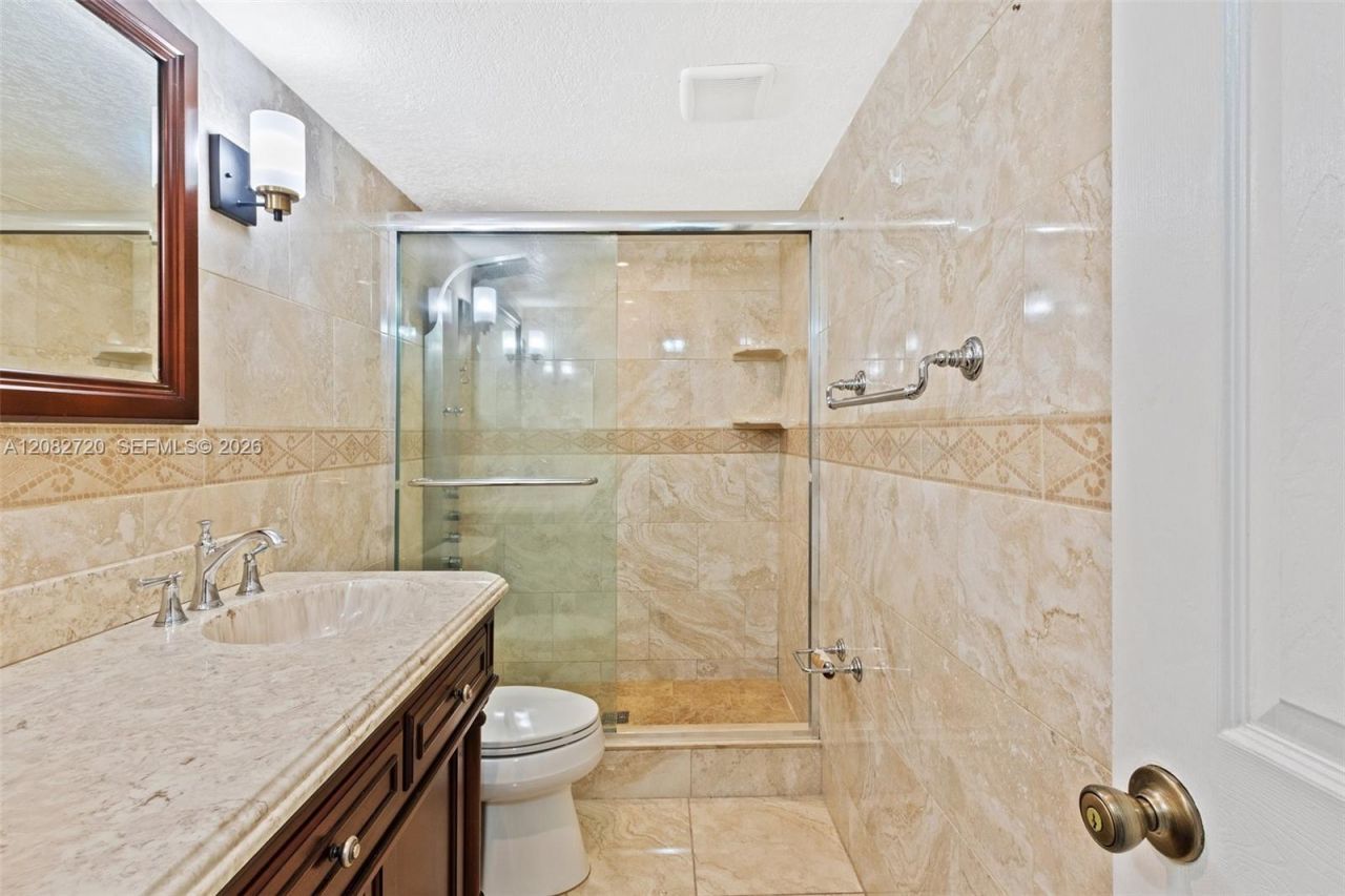 1300 W 47th Pl , Unit 223, Hialeah, FL 33012 Photo