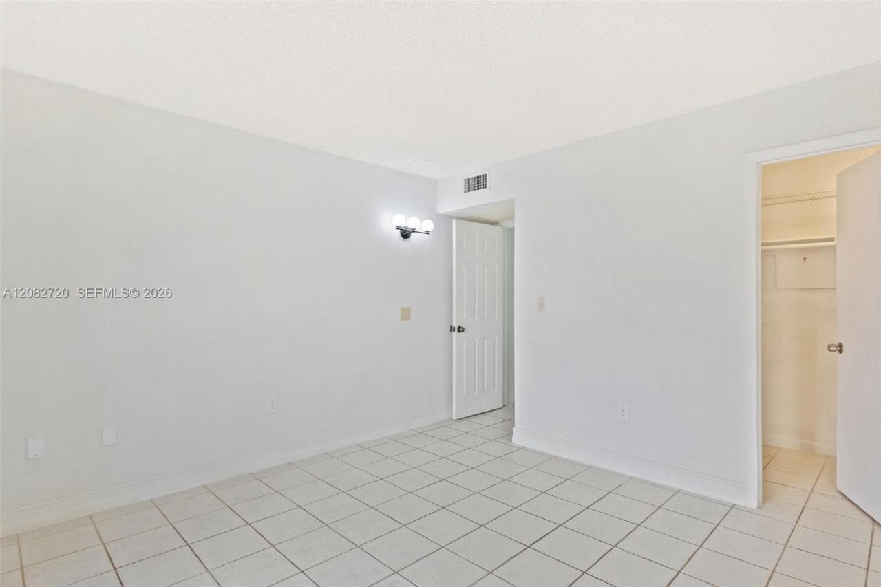 1300 W 47th Pl , Unit 223, Hialeah, FL 33012 Photo