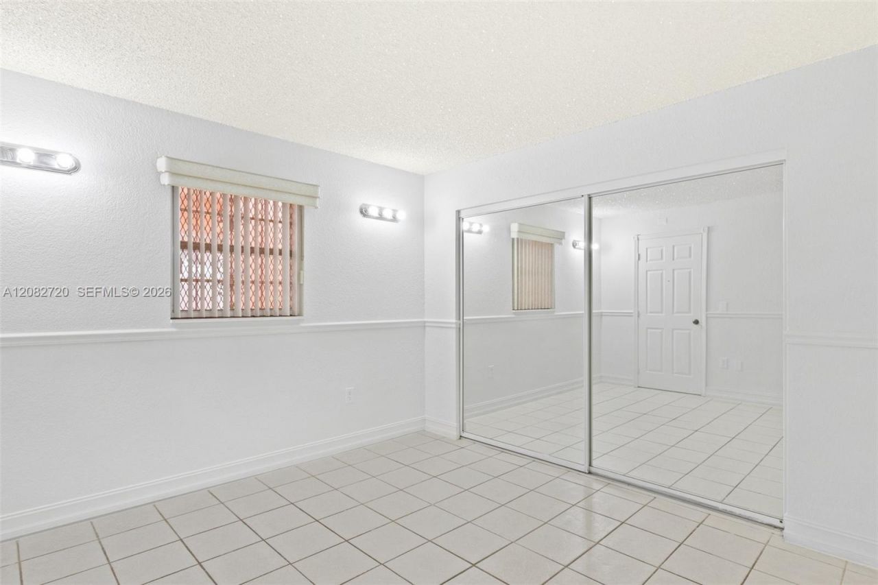 1300 W 47th Pl , Unit 223, Hialeah, FL 33012 Photo