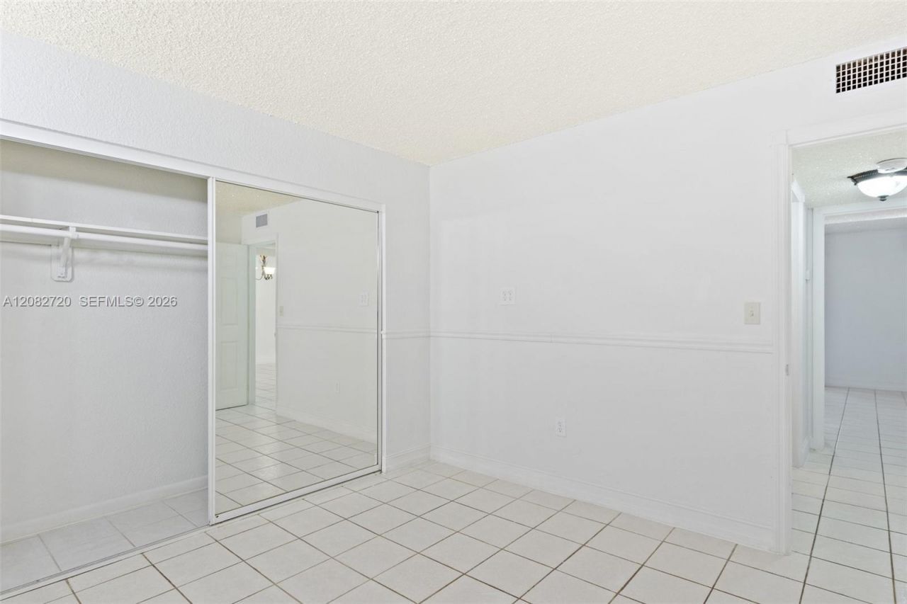 1300 W 47th Pl , Unit 223, Hialeah, FL 33012 Photo