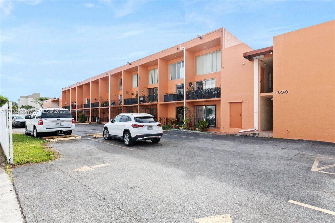 1300 W 47th Pl , Unit 223, Hialeah, FL 33012 Photo