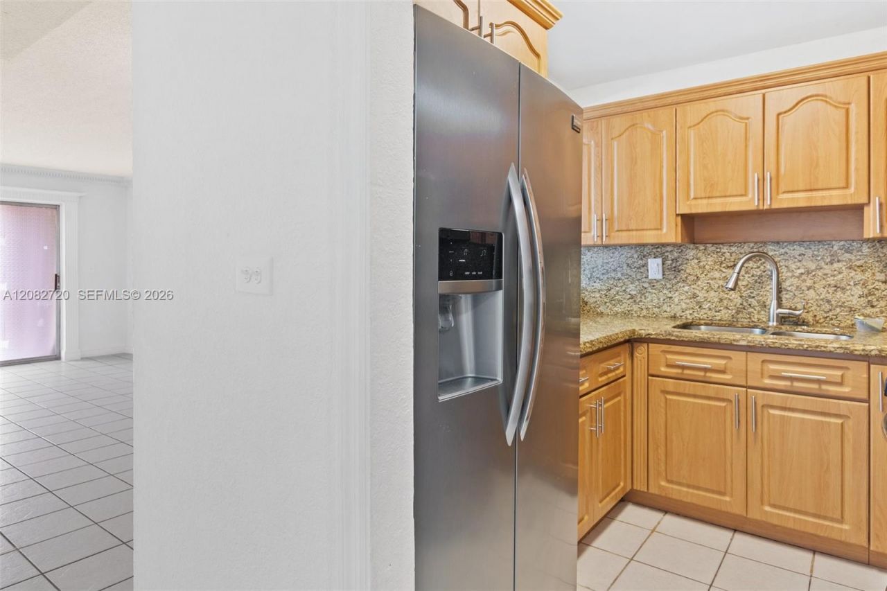 1300 W 47th Pl , Unit 223, Hialeah, FL 33012 Photo