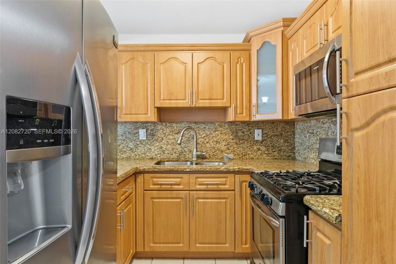 1300 W 47th Pl , Unit 223, Hialeah, FL 33012 Photo