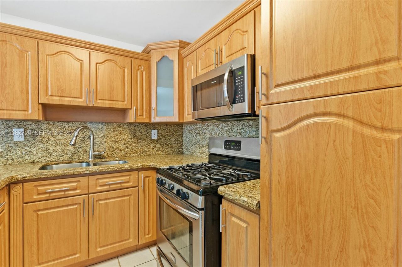 1300 W 47th Pl , Unit 223, Hialeah, FL 33012 Photo