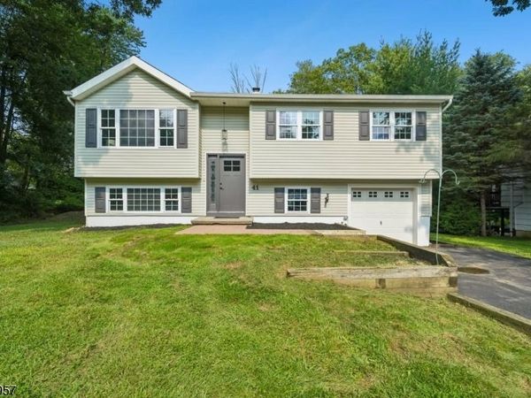 41 Paula Dr, Washington, NJ 07853