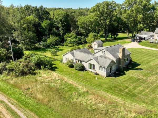 7621 Coon Hill Road, Munith, MI 49259