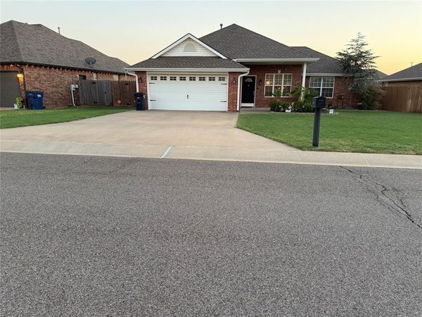 2220 Crooked Oak Drive, Shawnee, OK 74804