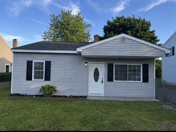 27 Dubois St, Springfield, MA 01151