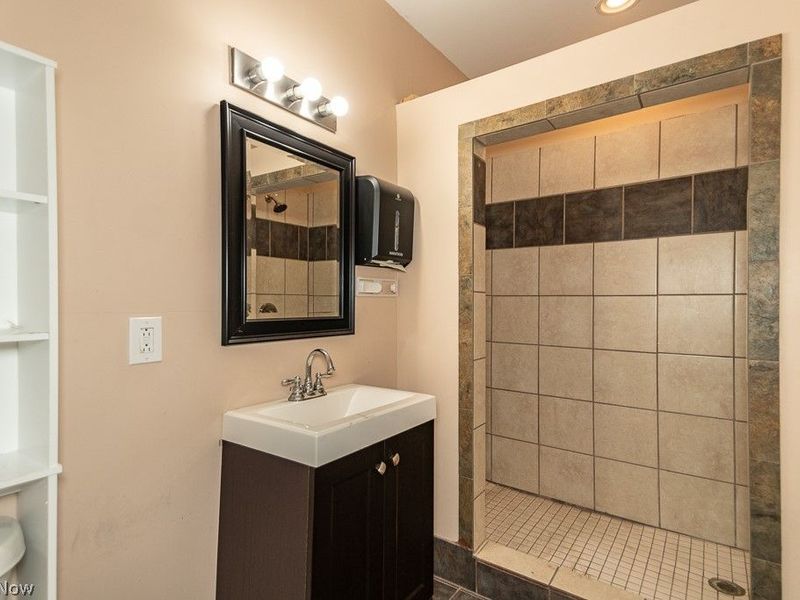15416 Saranac Road, Cleveland, OH 44110 Photo 18