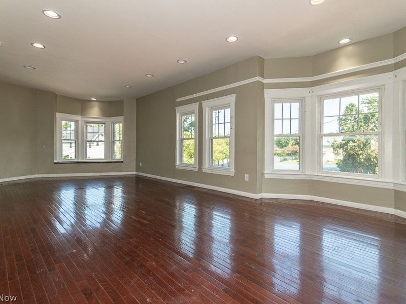 15416 Saranac Road, Cleveland, OH 44110 Photo 3