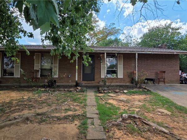 202 Eisenhower Street , Morrilton, AR 72110