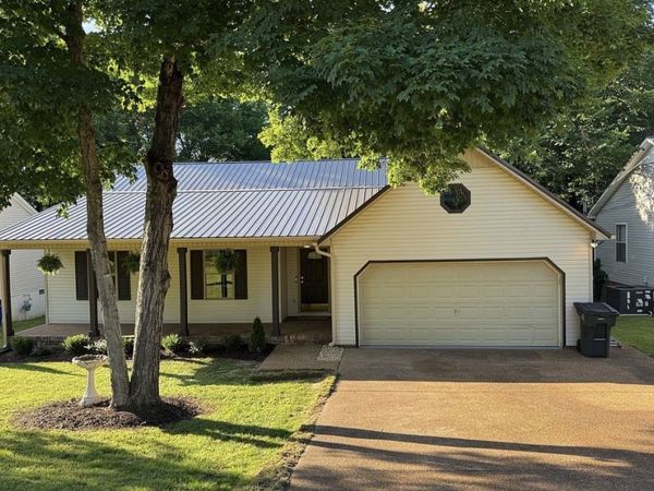 208 Valley Dr, Columbia, TN 38401
