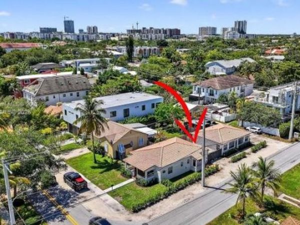 1121 NE 2nd St, Unit 203, Fort Lauderdale, FL 33301