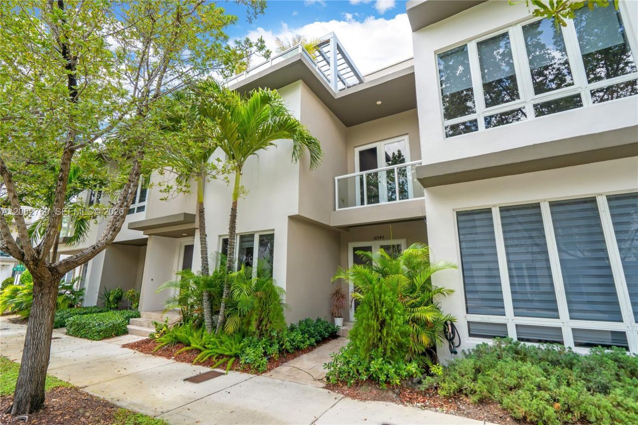 10545 NW 63rd Ter, Doral, FL 33178 Photo