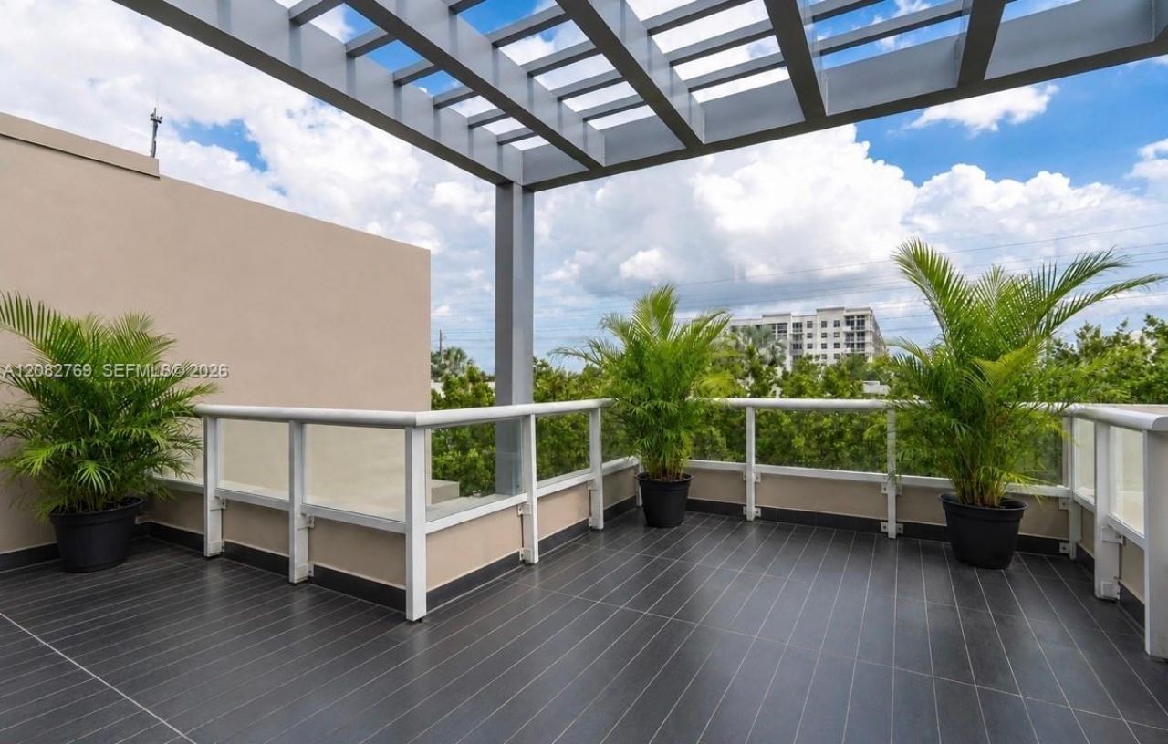 10545 NW 63rd Ter, Doral, FL 33178 Photo