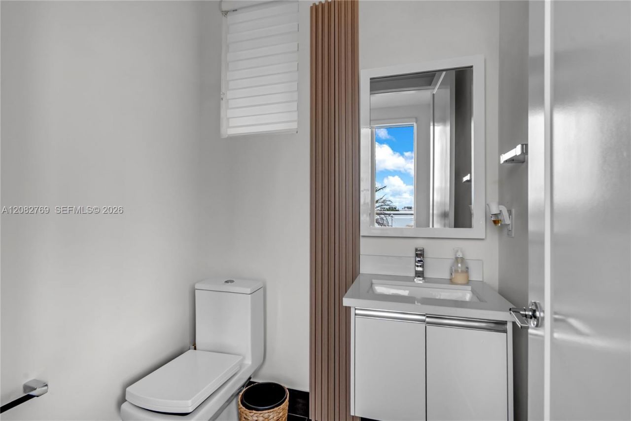 10545 NW 63rd Ter, Doral, FL 33178 Photo