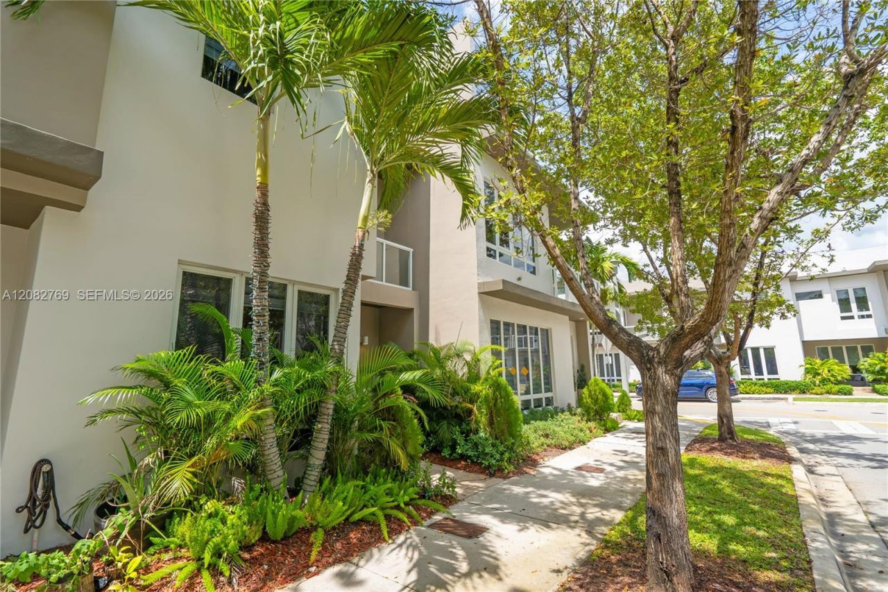 10545 NW 63rd Ter, Doral, FL 33178 Photo