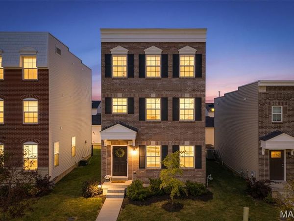 9433 Vandervoort Court , Crestwood, MO 63126