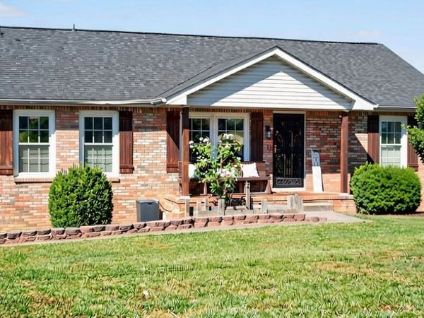 1310 Sonja Dr, Clarksville, TN 37042